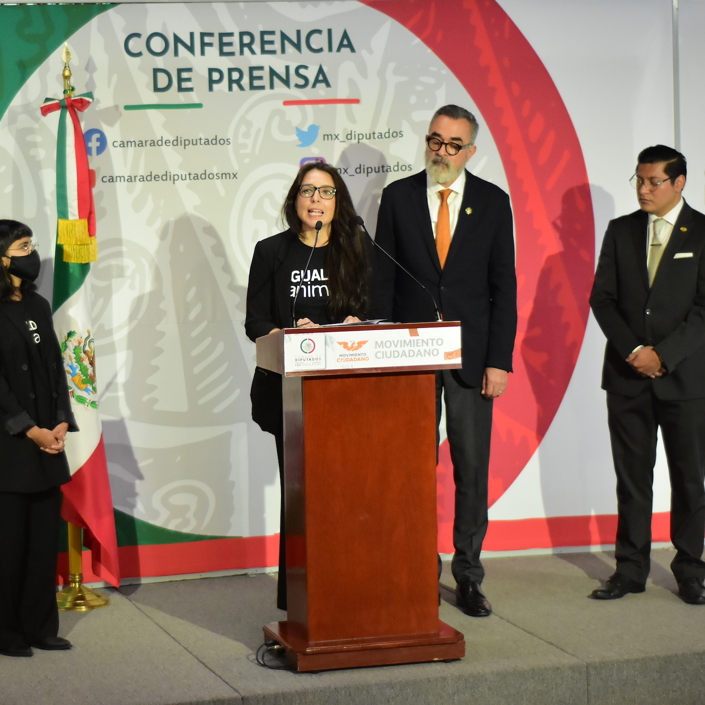 Trousers,Podium,Lectern,Coat,Product,Spokesperson,Suit