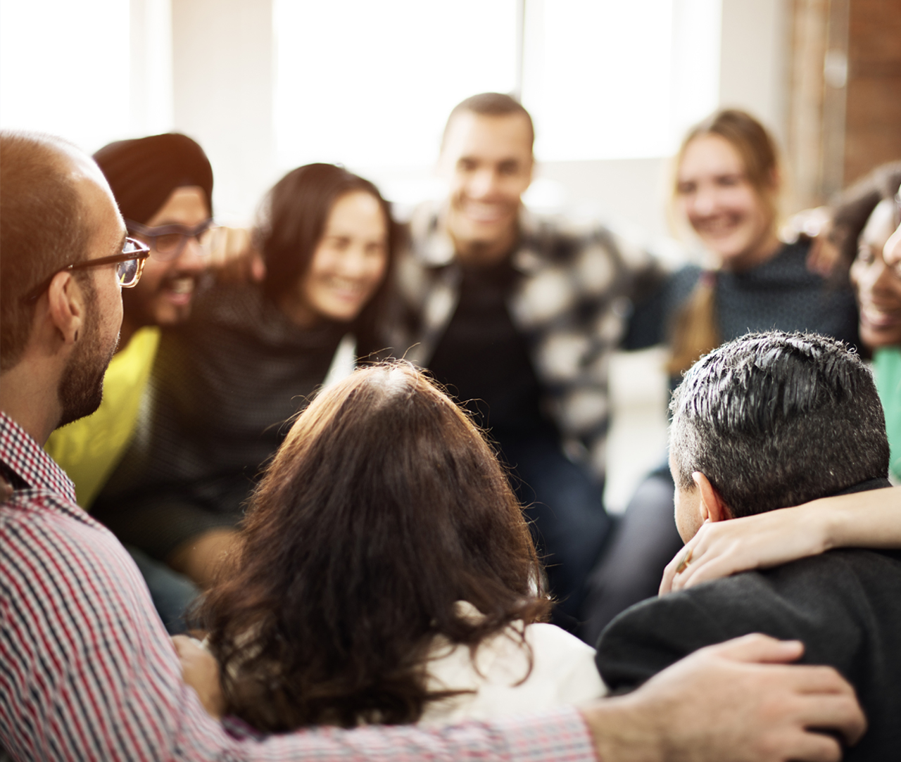 Smile,Event,Conversation,Job,Room,White-collar worker,Audience