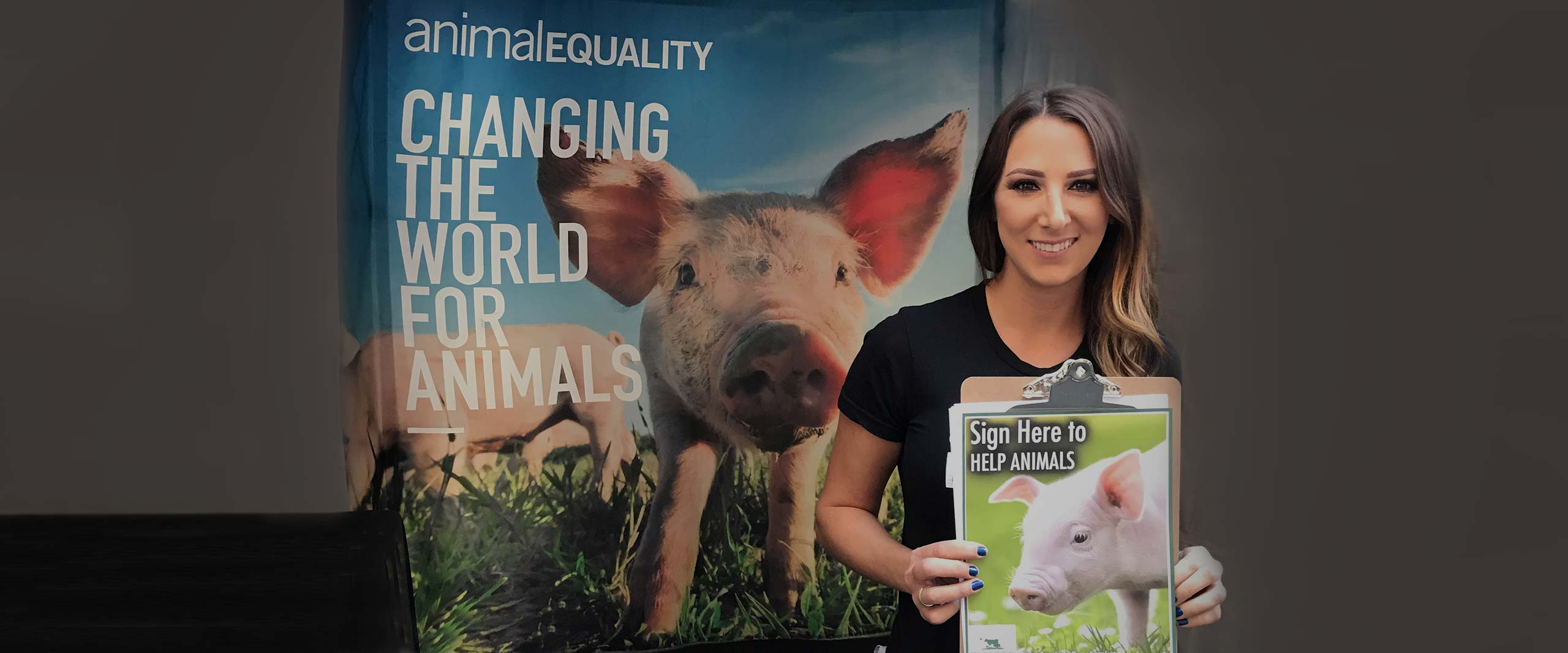 Smile,Plant,Natural environment,Mammal,Grass,Pink,Domestic pig